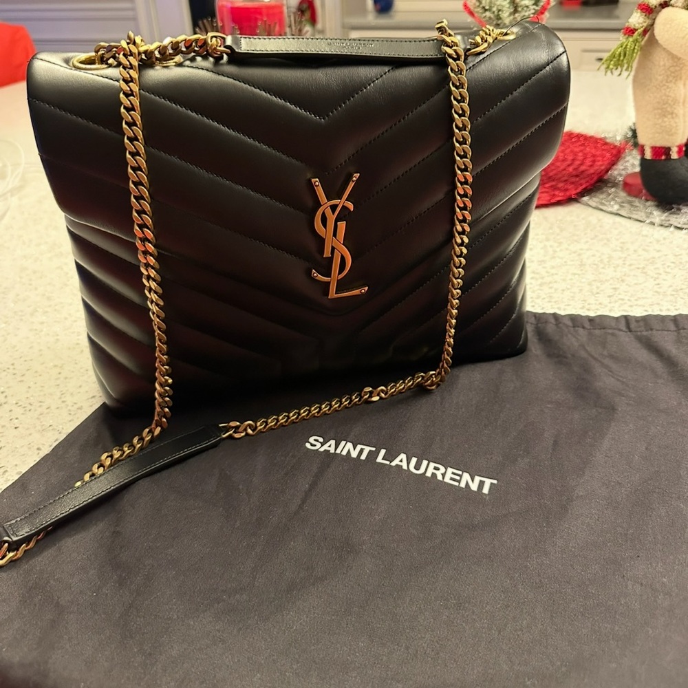 Saint Laurent LOULOU medium quilted leather.
Black Chevron with Gold Chain